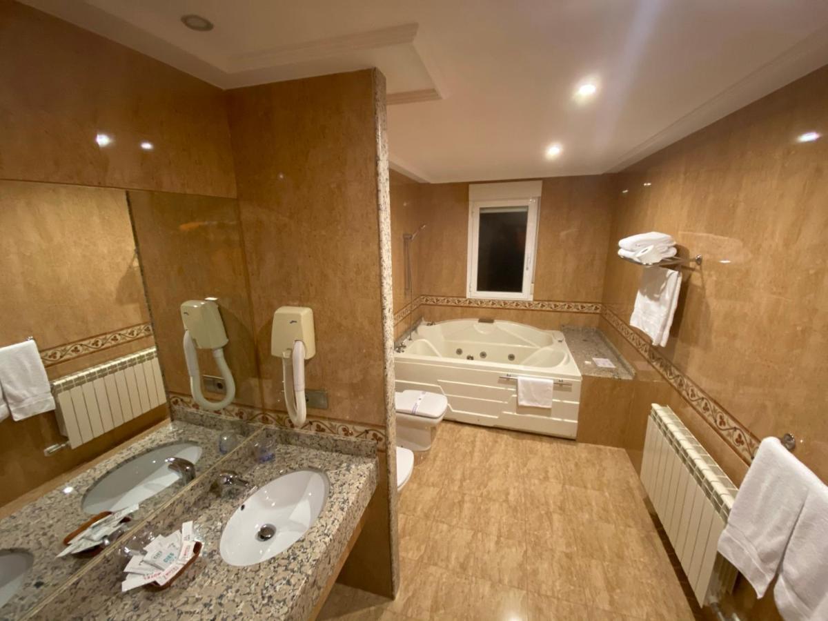 Hotel Cies Calvarrasa de Abajo Εξωτερικό φωτογραφία