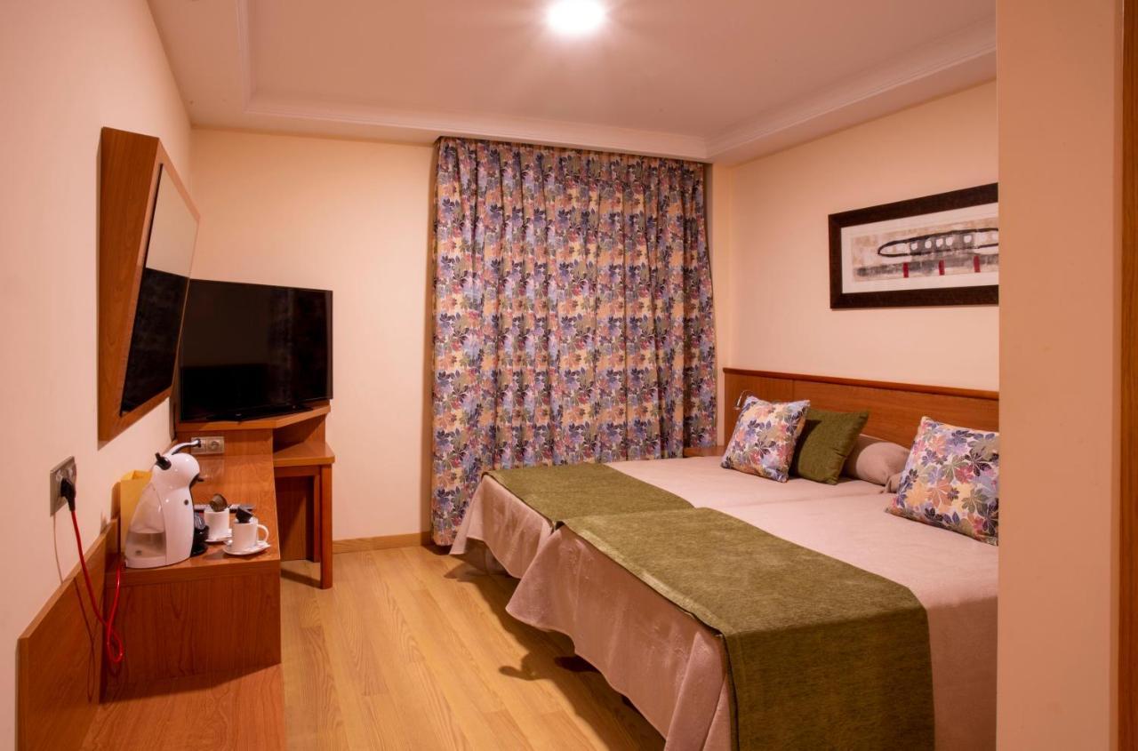 Hotel Cies Calvarrasa de Abajo Εξωτερικό φωτογραφία