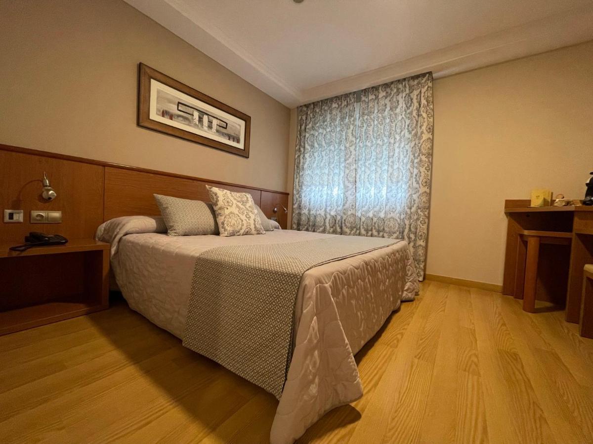Hotel Cies Calvarrasa de Abajo Εξωτερικό φωτογραφία